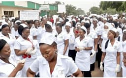 Nurses suspend warning strike after negotiation with govt