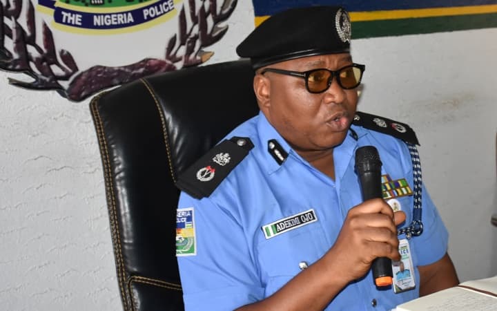 Police detain 4 officers over extortion of Poly student