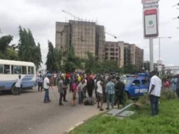 Heavy traffic as ‘blind’ protesters block Lagos airport roads