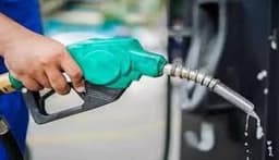 Marketers raise petrol prices amid drop in crude cost