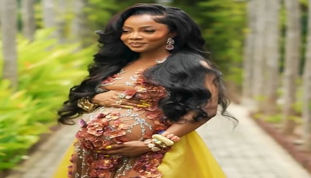 Toke Makinwa’s baby bump triggers questions about lover’s identity