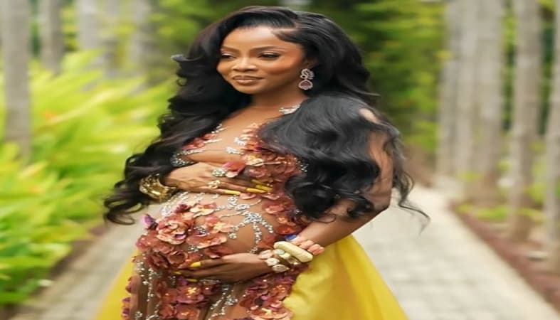 Toke Makinwa’s baby bump triggers questions about lover’s identity