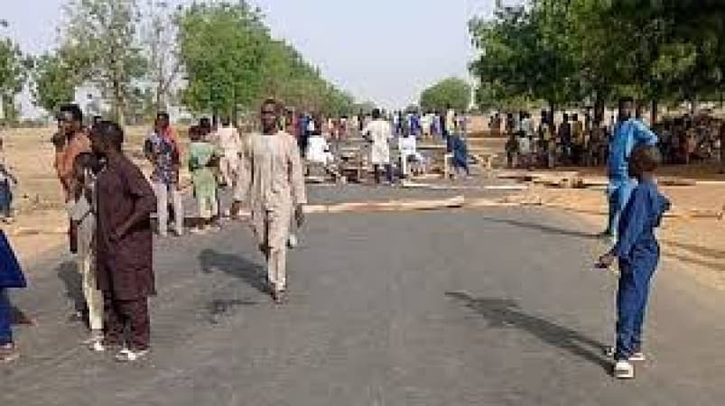 Mosque attack: Residents block Katsina highway over killing of 13 worshippers