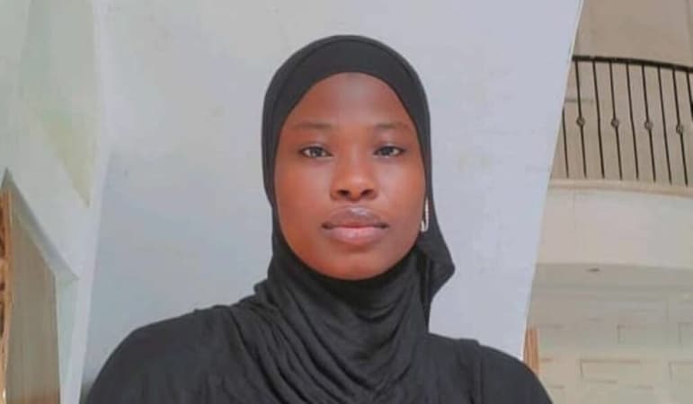 From working as cleaner to graduating with First Class Honours in Mathematics (CGPA: 4.94/5.00)