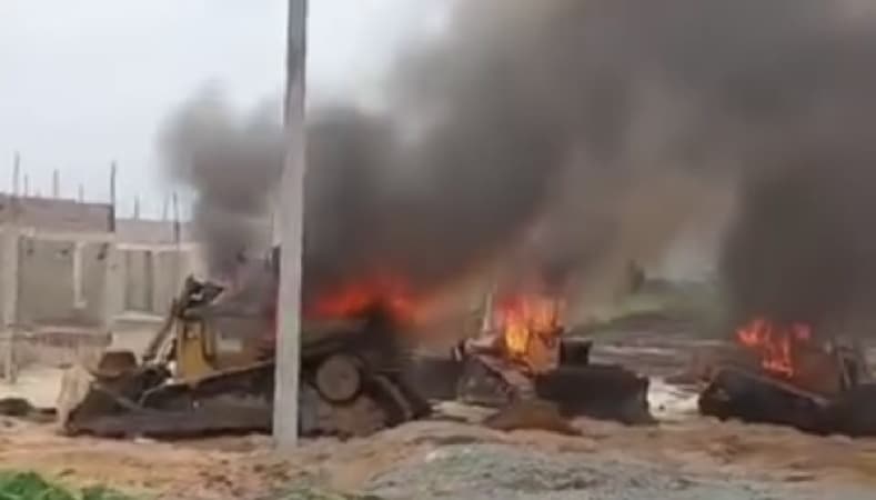 Protesters burn excavators, block airport road over land dispute in Rivers