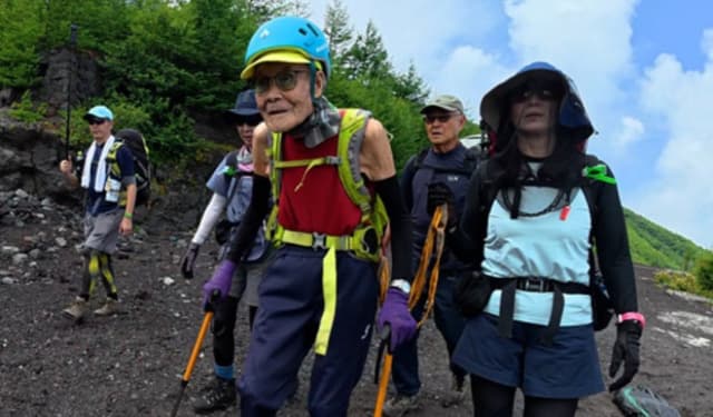 102-year-old Japanese man becomes oldest person to climb Mount Fuji