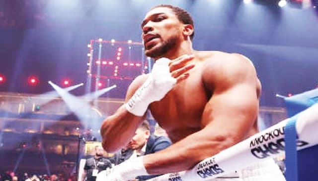  Ex-champ McGirt tips Joshua to beat Usyk