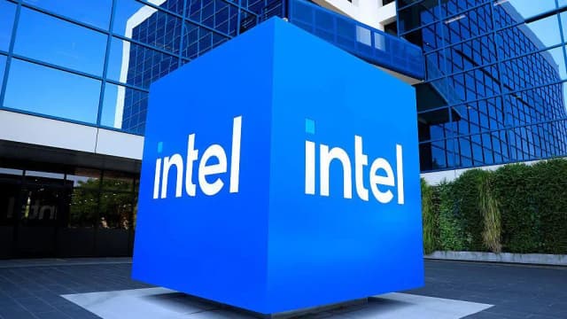 White House announces chipmaker Intel to give US government 10% stake