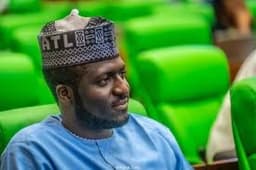 Niger residents loot foodstuffs for distribution by lawmaker