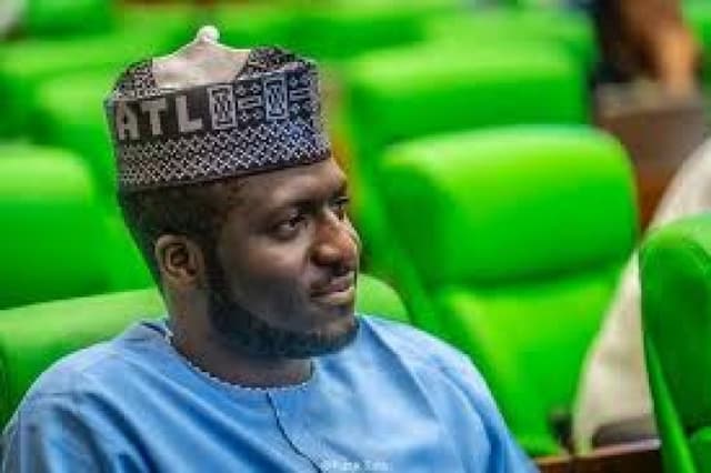 Niger residents loot foodstuffs for distribution by lawmaker