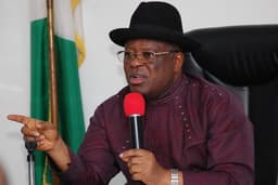 Umahi orders urgent repairs on damaged Shagamu–Benin Bridge deck