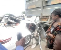 2 feared dead as car rams into truck on Lagos-Badagry Expressway