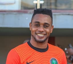 Super Eagles Goalkeeper’s wife appeals for help, claims husband threatened her life