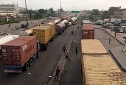 Gridlock as flash floods take over Lagos roads