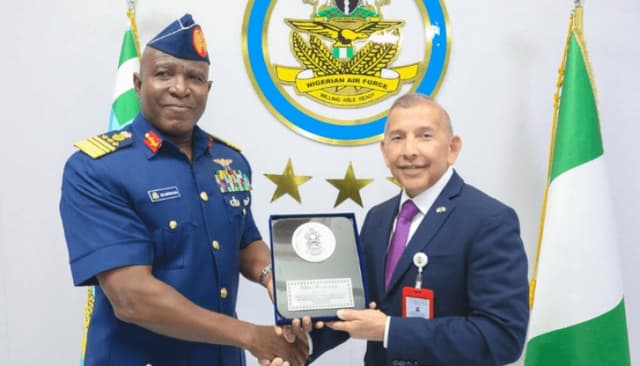 Nigeria, US deepen military ties on smarter firepower, civilian protection