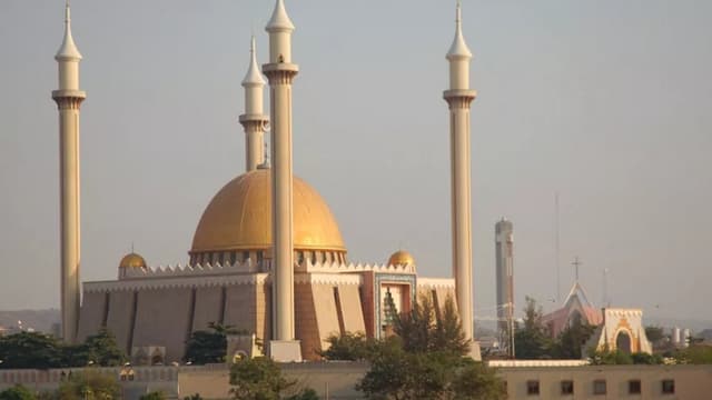 Gunmen storm Oyo mosque, whisk away worshipper