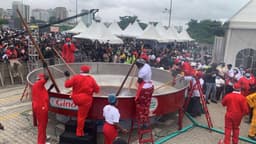 ‘All eyes on Hilda’ as chef attempts world record for biggest pot of jollof rice