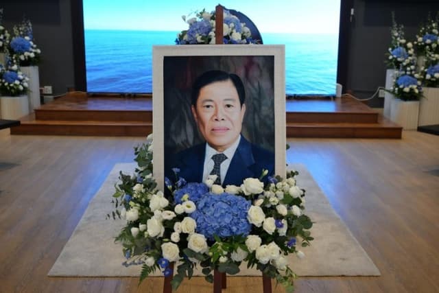 Late Singapore tycoon’s fortune makes six grandchildren billionaires