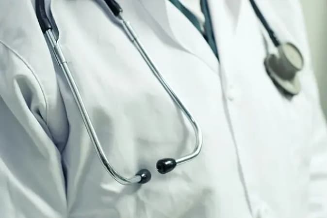 Doctor abandons operation midway to have sex with nurse