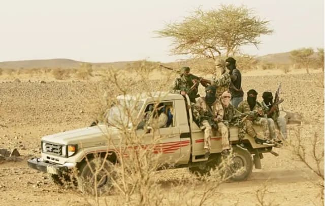 Trucks set ablaze as militants block key Senegal-Mali trade route