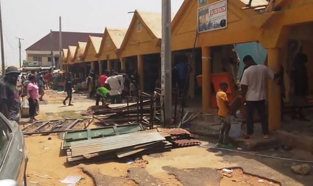 Adamawa govt. demolishes 2,000 illegal shops in Yola