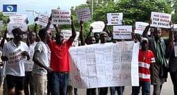 Angry Benue youths barricade highway with five corpses of armed herdsmen victims