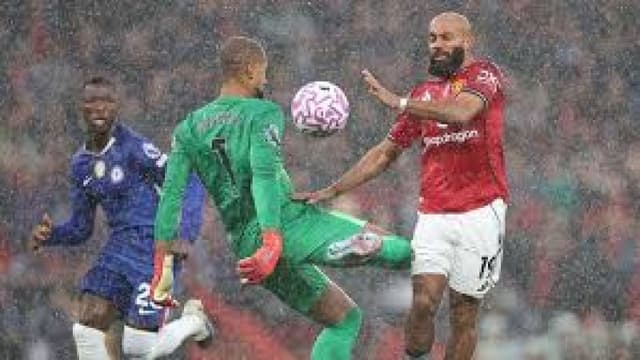 Man Utd claim priceless win after early Sanchez red card