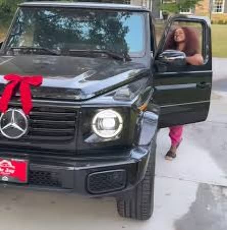 Davido surprises Chioma with 2025 G-Wagon