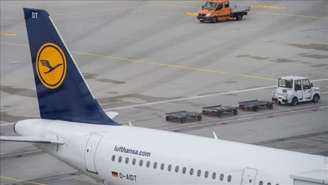 German airline Lufthansa plans to lay off thousands of administrative staff