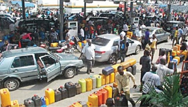 Petrol scarcity hits Abuja over Dangote/PENGASSAN feud