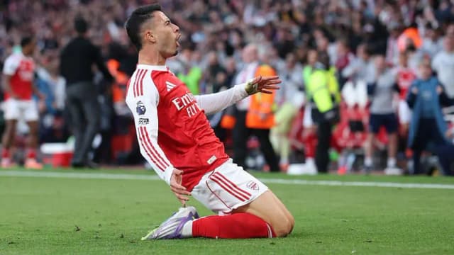 Martinelli snatches Arsenal late draw against Man City