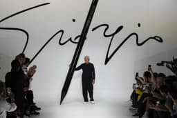 The late Italian fashion designer Giorgio Armani instructs heirs to sell stakes in his empire