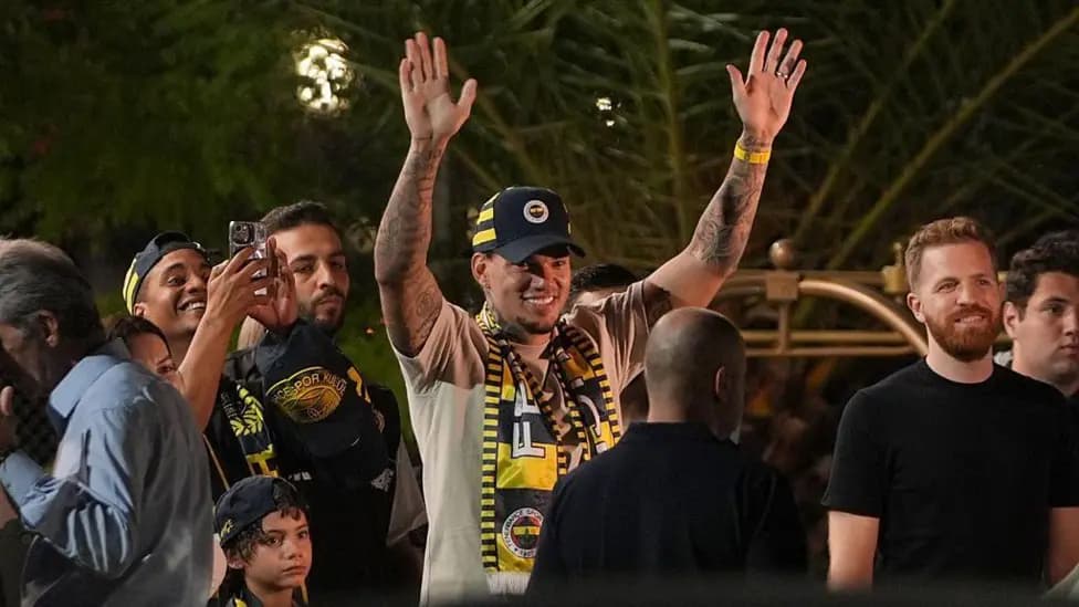 Ederson joins Fenerbahce as Akanji loaned to Inter