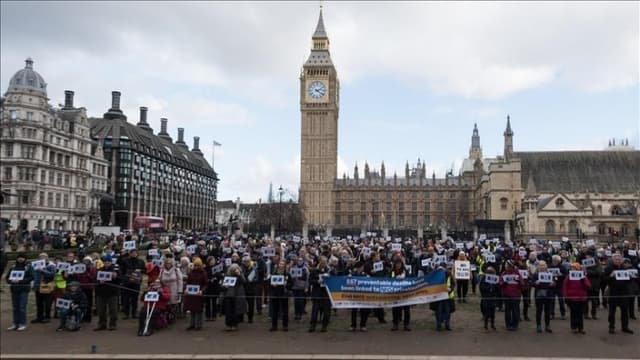 First-year doctors in England back strike