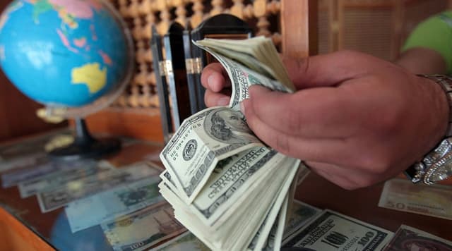 5 countries offering migrants money to self-deport