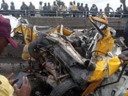Payloader kills Ogun pregnant woman, injures four in auto crash