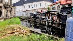 Lagos govt demolishes 17 houses over encroachment