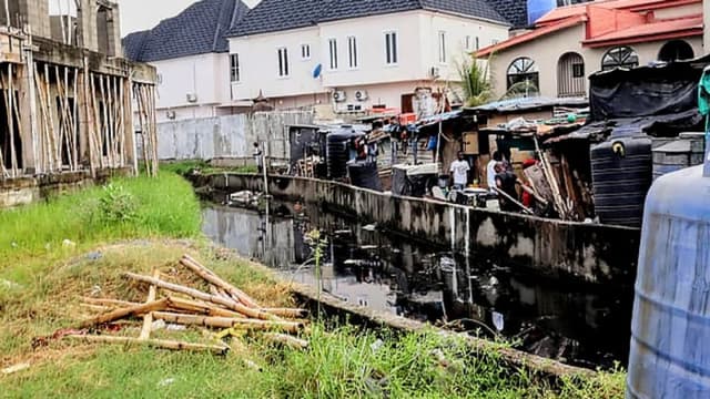 Lagos govt demolishes 17 houses over encroachment