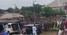 Pandemonium: Gunshots as youths block Alaafin from leaving Oyo community after festival