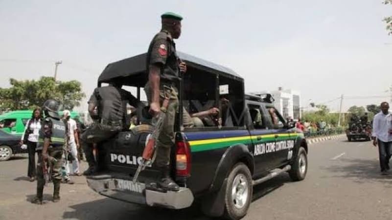 Police foil robbery in Abuja, kill one suspect
