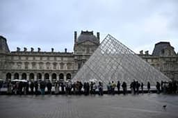 Stolen Louvre jewelry estimated to be worth $102 million, prosecutor says, as search continues