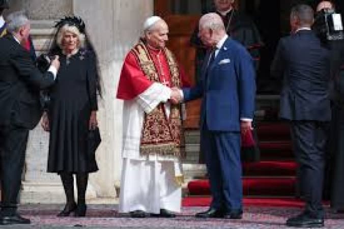 King Charles becomes first British monarch to pray with pope in five centuries