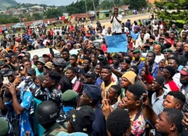 Angry residents block highways in Ondo community