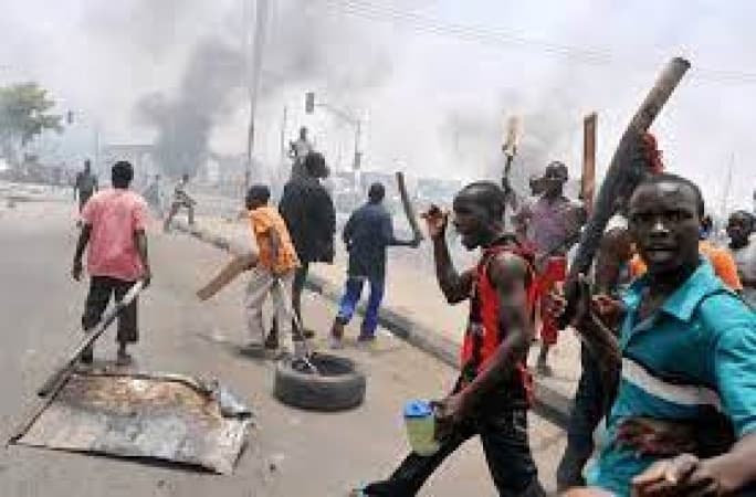 Hausa, Benin youths clash over killing of suspected yahoo boy