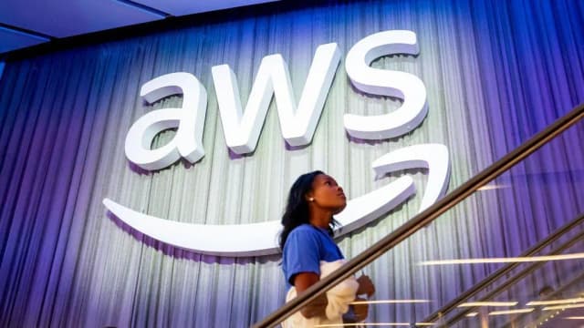 Amazon outage 'resolved' as Snapchat and banks among sites impacted