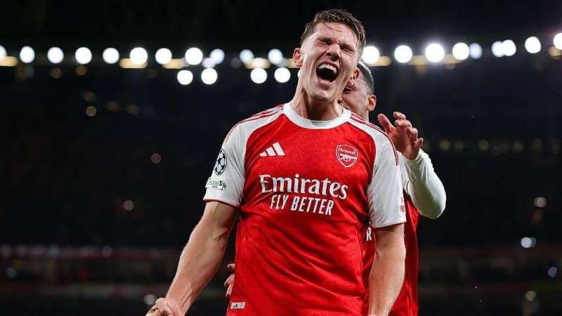 Arsenal win at Burnley to go seven points clear