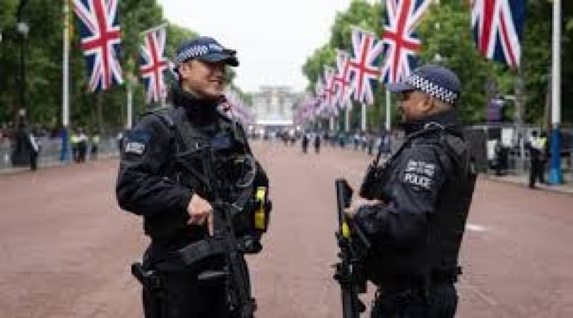 Agent arrested after player 'threatened with gun'