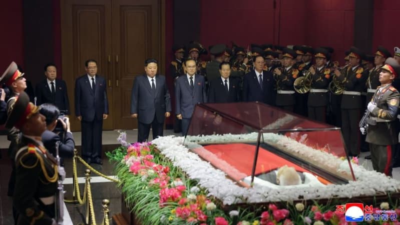 North Korea?s longtime ceremonial head of state Kim Yong Nam has died, Pyongyang says