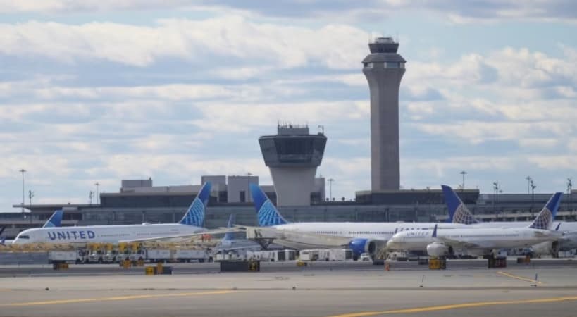 Thousands of US flights cancelled or delayed over government shutdown