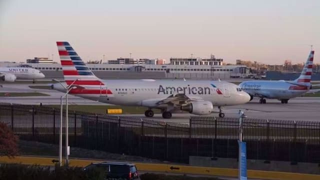 Airlines cancel 3,300 US flights amid fears travel could ?slow to trickle?